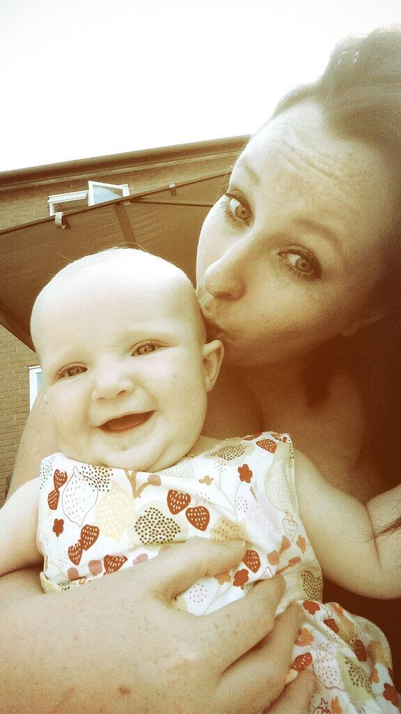 07georgie07's tweet photo. @Just4tinypeople  #JFTPMagic mummy and jemima garden selfie x http://t.co/wOg33sQyJx
