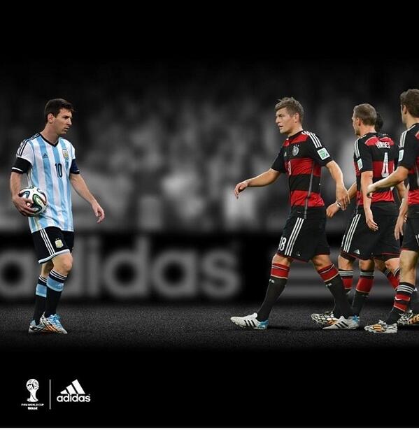 nicamach's tweet photo. Love this pic! #Messi #FifaWorldCup #Mueller #allin http://t.co/6TNhCK7NEM