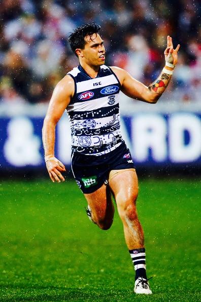 HarroMob's tweet photo. @achristensen_28 Hey bruz what does your hand gesture mean? #curious http://t.co/9Ab2cpEQas