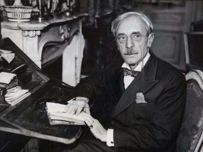 LeMondeHistoire's tweet photo. 20 Juillet 1945 : Décès de Paul Valéry. «Si l’État est fort, il nous écrase. S’il est faible, nous périssons.» http://t.co/rDXXm1SswS