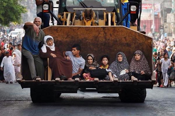 MohammedAssaf89's tweet photo. انتهت الكلمات.... كن مع غزة يا الله 
.#مجزرة_الشجاعية #غزة_تقاوم #غزة_تحت_القصف http://t.co/iyBbnIYlaH