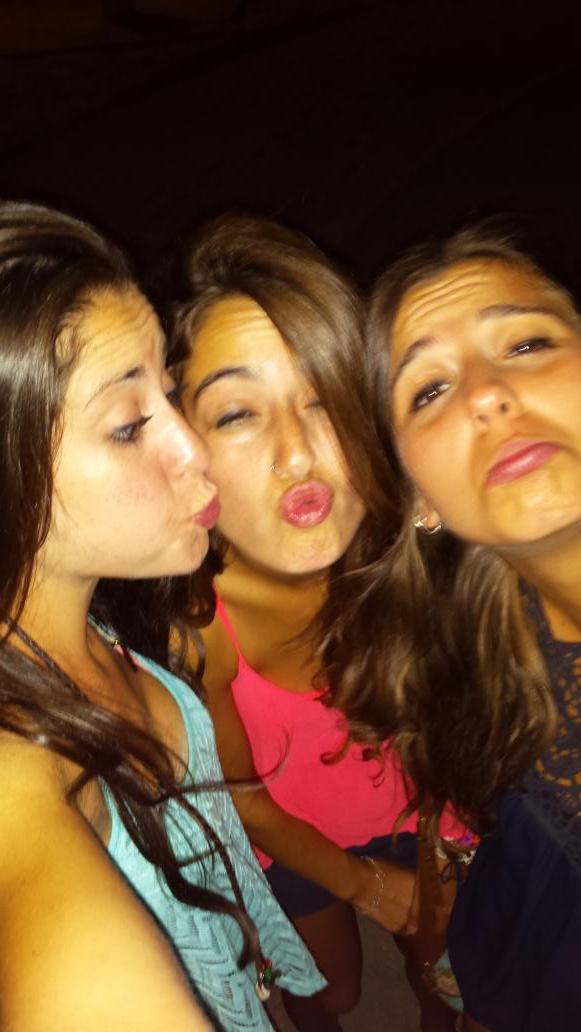 AdrianaLiz21's tweet photo. Grandes momentooos!!! @mariaa27_ @Tatii_rf http://t.co/rDRv8W0GQV