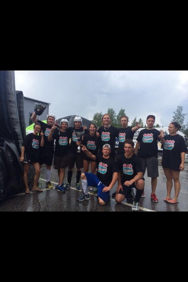 Edelliseen twiittiin viitaten: #päkkers tekee lopussa maalin ja #diner voittaa