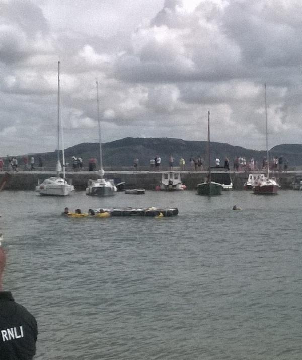 LymeLBW's tweet photo. Lifeboat Crew finish the Bath Tub race in style. http://t.co/VnunUEl6OU