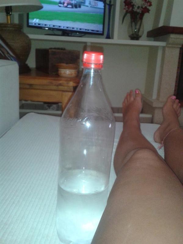 gordillo_12's tweet photo. Mñn del domigo sofa agua y carreras jajajaja http://t.co/wJJlmSy78s