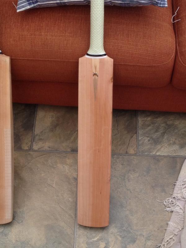 DyeCricket's tweet photo. Short handle 2lb12 big bat for sale- £70 #DyeCricket http://t.co/A4Vw5ZI3qT