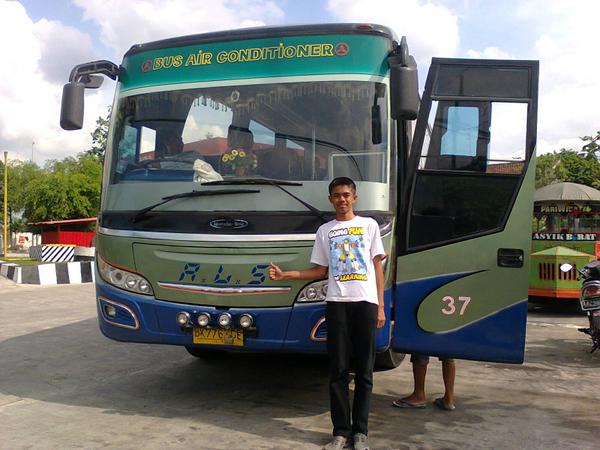 narsis bareng ALS 37 yg mampir ke Temanggung =) <a href="/SukaFotoBis/">ceritadijalan.co</a> <a href="/BMC_Masdusel/">Laskar Punakawan</a> <a href="/FotoBis/">AwesomeBisIndonesia</a> @BismaniaOrg