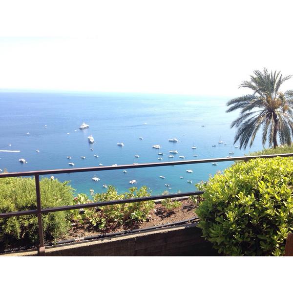 piero_barone's tweet photo. Relax prima del concerto #Taormina http://t.co/r36NBPOooG
