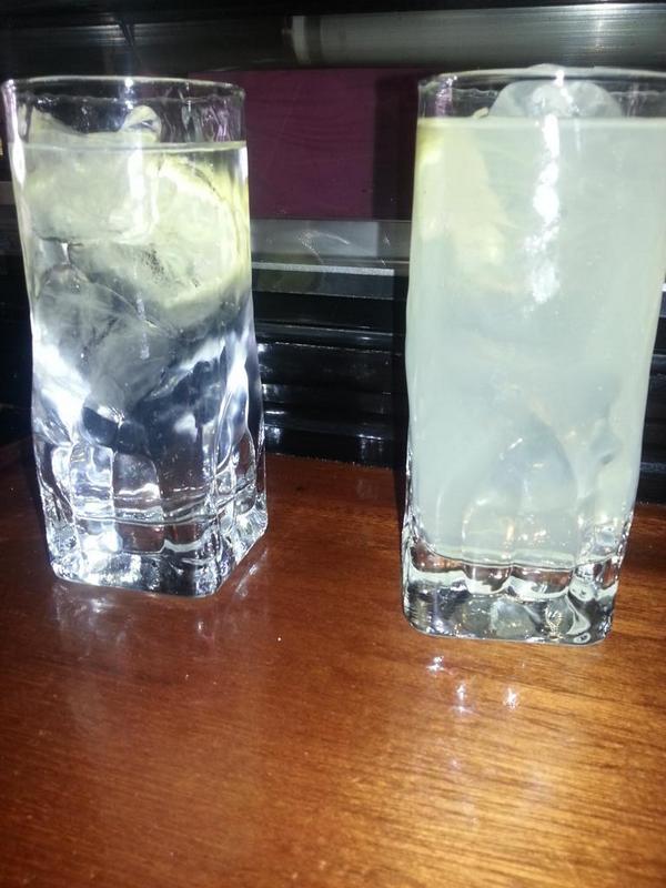 kupy87's tweet photo. Exando una copita cn la pella @jaimemartingall http://t.co/kcVdwGvh2M