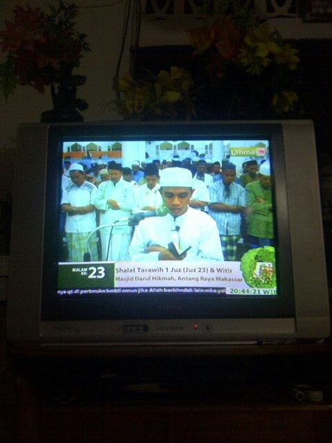 AndyUtta's tweet photo. Ustad @Yusuf_Mansur _bolehkah imam shalat sambil baca qur'an? http://t.co/RGaSrTxl4V