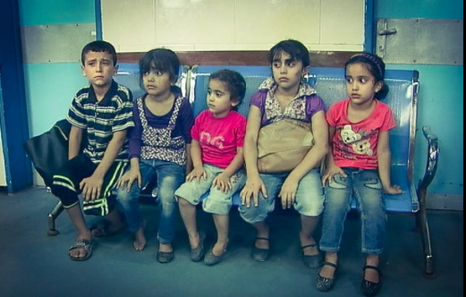 Holding on to their mom's purse, not realising she'll never be joining them, they sit in the hospital & await.. #Gaza