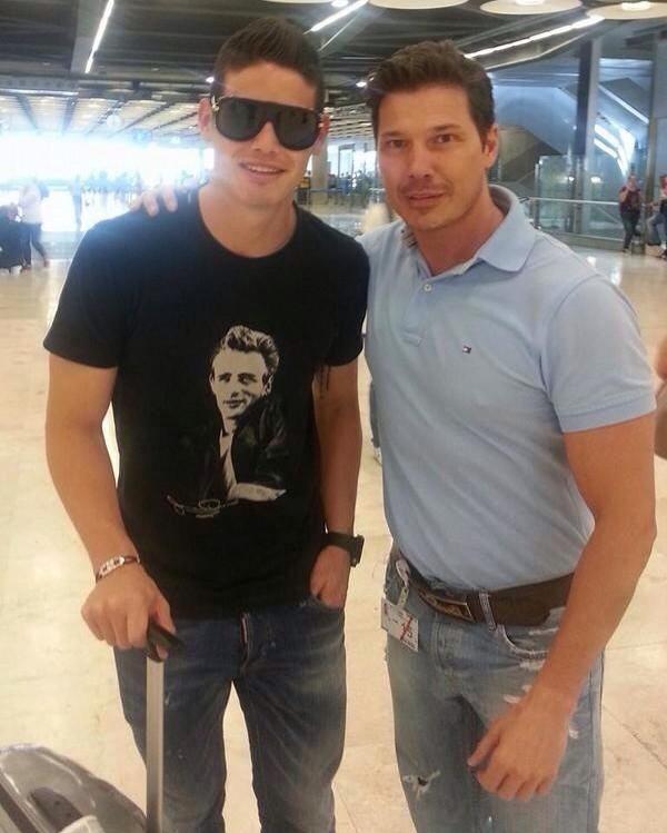 FCVideoNED's tweet photo. James Rodriguez is aangekomen in Madrid! Presentatie van WK-sensatie bij Real Madrid is maandag of dinsdag. http://t.co/1bLs6pPndR