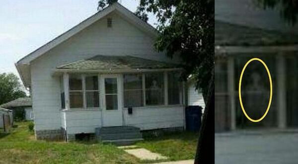 PhantomImages's tweet image. The figure caught in the haunted house in Indiana, bought by Zak Bagans, which is said to have a portal to hell.