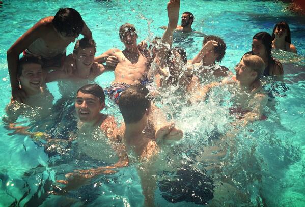 GiversSintPol's tweet photo. Beachboys! http://t.co/BUX3i9h7GO