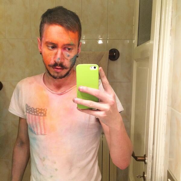 gianlucamagli's tweet photo. #ColorRun #holifestival #color #selfiecolor #friends #music #epicface http://t.co/KqiSDq4gk4