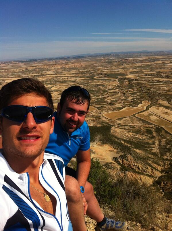 MikelPascu's tweet photo. Y para terminar la semana de deporte, una ruta por las bardenas con el gran toro @torocortes92 http://t.co/N0TZIEYHYT