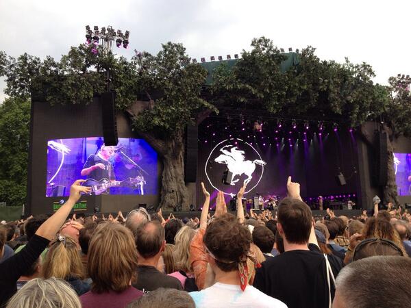 PlentyWild's tweet photo. just phenomenal. when i grow up i want to be neil young. http://t.co/feudVEp4J4