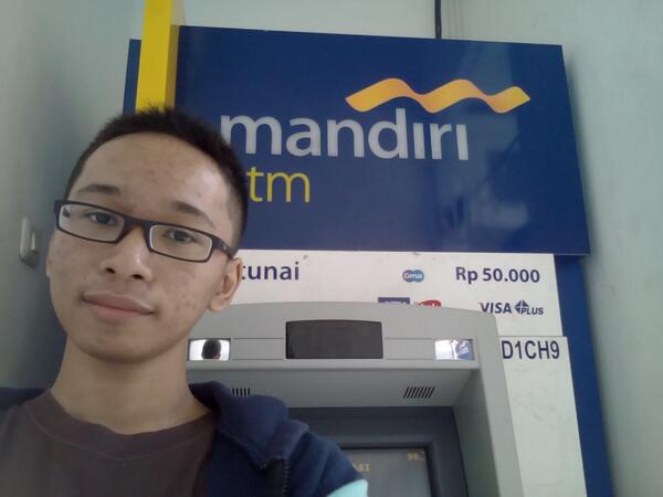 habis cukur mampir ATM Mandiri Solobaru... @mandirifiesta <a href="/BabadSala/">Babad Sala</a> #selfiemandiriatm #BABADSALA