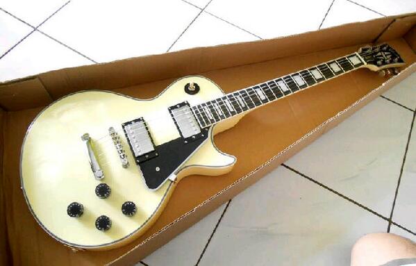Dijual .. Replika Gibson Les Paul .. 2,2jt .. Kayu Mahogani .. Slash Edition ..