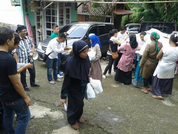 Alhamdulillah telah disalurkan <a href="/SembakoBerpesan/">Sembako Berpesan</a> kemarin tgl12juli ke area Gn.Salak kpd 260 keluarga.