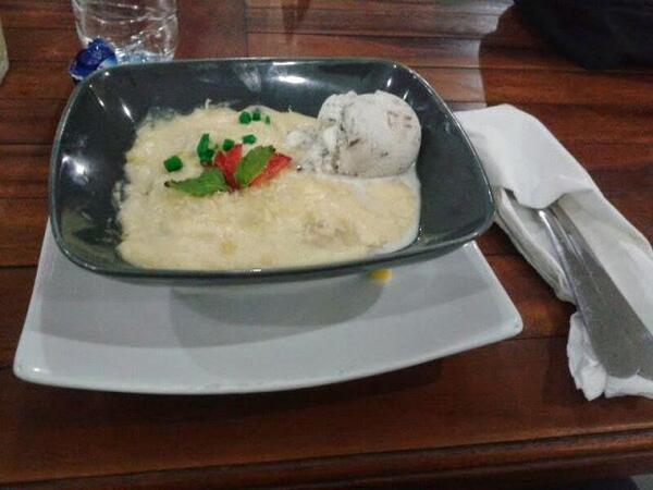 Crepes panggang saus keju + es krim vanilla cookies, cocok bingit buat buka puasa 😍 yuk melipir ke GoodyBaked yuk 😉