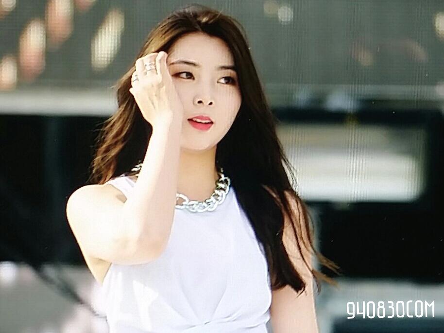 BsaeJZoCMAIDlQ4.jpg:large