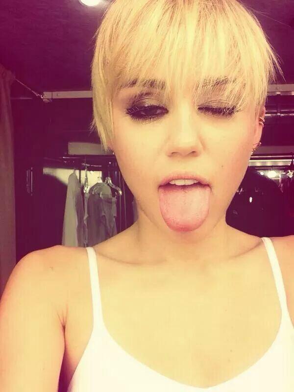 desbackup_rp's tweet photo. heey💕 http://t.co/AHJ8XLFlCF