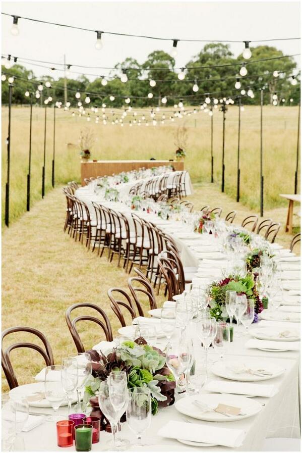 Happy Sunday! Here's some Dinner party Decor Inspiration! This would be perfect today :) #beautiful #dinnerparty