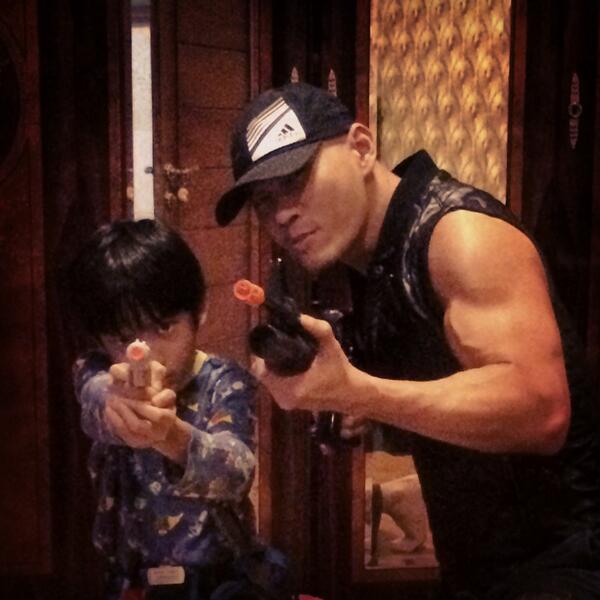 YARnesia's tweet photo. masih kecil udah di ajarin kekerasan RT @corbuzier NEW SWAT TEAM http://t.co/SvR11YNSTA