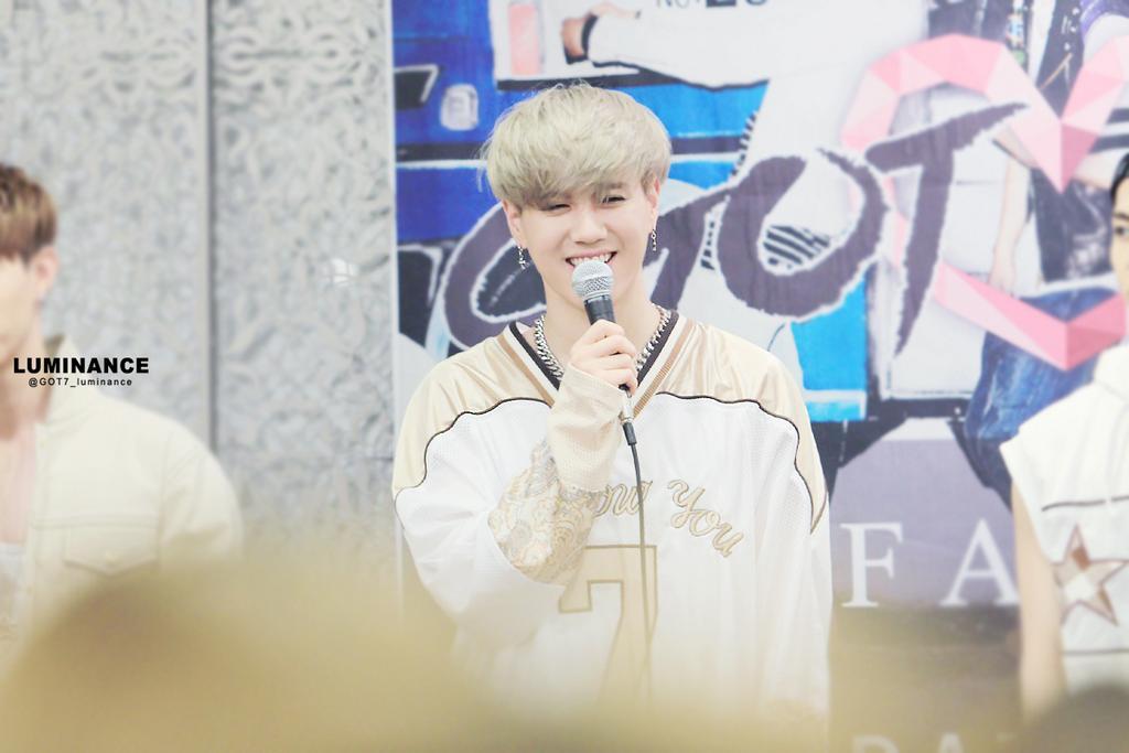 BsamwRdCAAAehpM.jpg:large