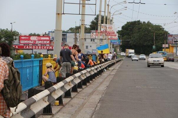 Makeshift bridge across Kalimius in Mariupol operating at full capacity - Societ