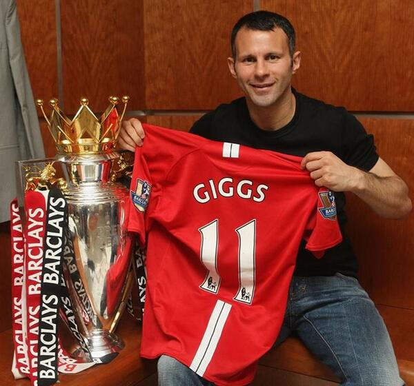 divograph's tweet photo. Divo Putra Utama RT @ManUtd_ID Siapa yang menurutmu pantas memakai jersey 'the famous no.11' jersey? #mufc http://t.co/Ji32d00Il1