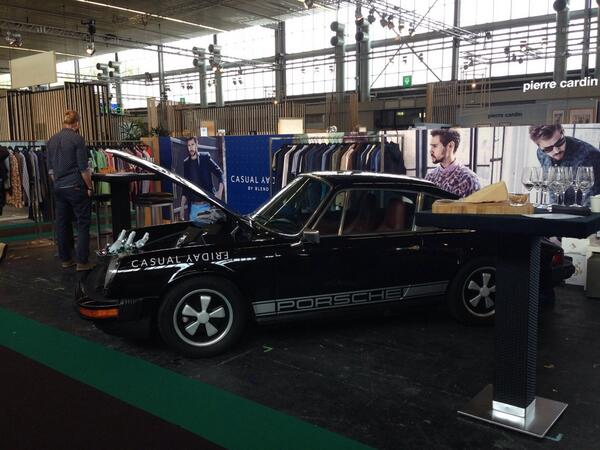 Fancyfarmers's tweet photo. Represented @modefabriek with #knowledgecotton #rains #casualfriday http://t.co/2sanU8MylC