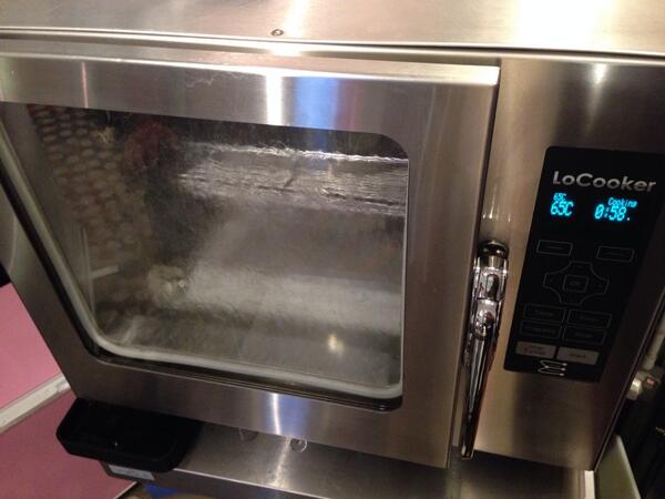 So innovative @locooker Splashes hot (not boiling, so it holds nutrients) water over food giving v low running costs