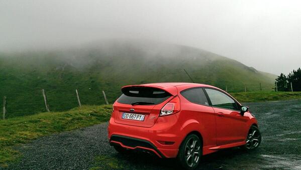 Shooting brumeux pour la Fiesta ST dans les monts d'Auvergne <a href="/FordFrance/">Ford France</a> <a href="/ecurie/">Ecurie Ford France</a>