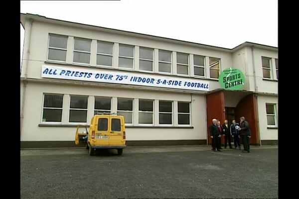 QuoteFrTed's tweet image. Upon arriving at the Maracana last night, Jogi Löw couldn't help but feel the German team bus had taken a wrong turn.