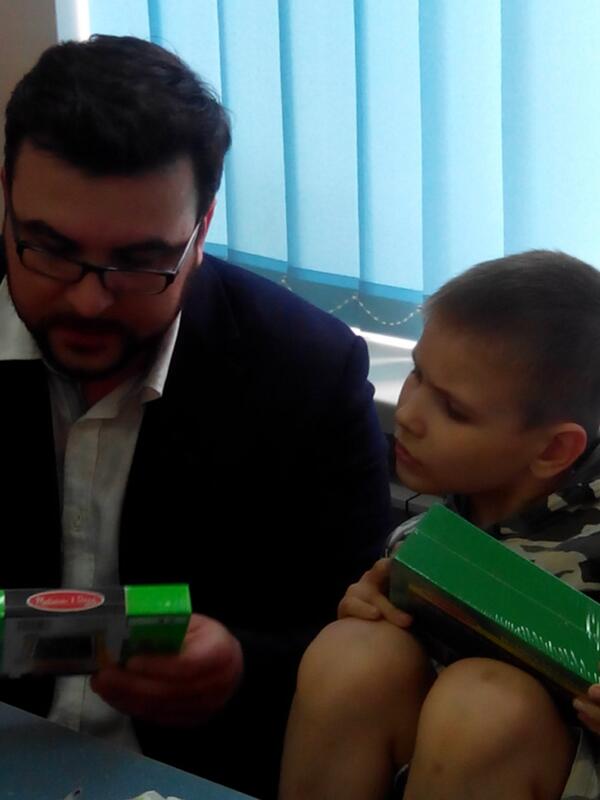 dizel64's tweet photo. "Сніданок з 1+1" та художниця Ольга Адам провели майстер-клас з арт-терапії у лікарні «Охматдит»- все фото http://t.co/GdsMbrTazB