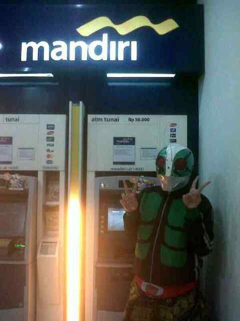 adelleagusta's tweet photo. @mandirifiesta selfie cihuy dulu lah yaa di atm mandiri cab.kemanggisan 2#archevent #selfiemandiriatm http://t.co/MI7tmN7KLp