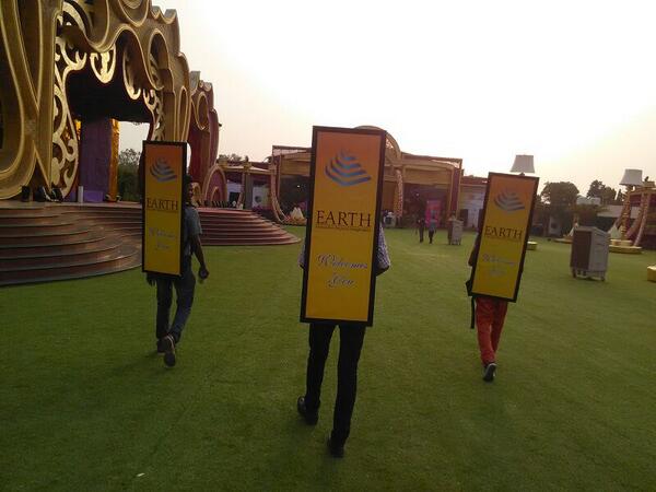 LookwalkerIndia's tweet photo. New lookwalker activation http://t.co/hg3Qqq5B1C
