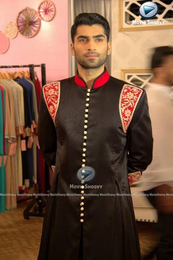 MovieShoovy's tweet image. spotted model #rizwanalijaffery at #eidbazaar