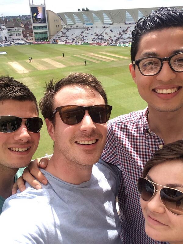 Reubs46's tweet photo. Cheeky day at the cricket #cricketselfie! http://t.co/F5K9Mdgeah
