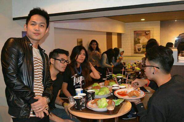Buka puasa dengan tamu"nya ka @NCKYRYNT :)