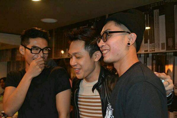 Malam mingguan sama 3 cowo kereen!! Paket kombo yaaaa :*