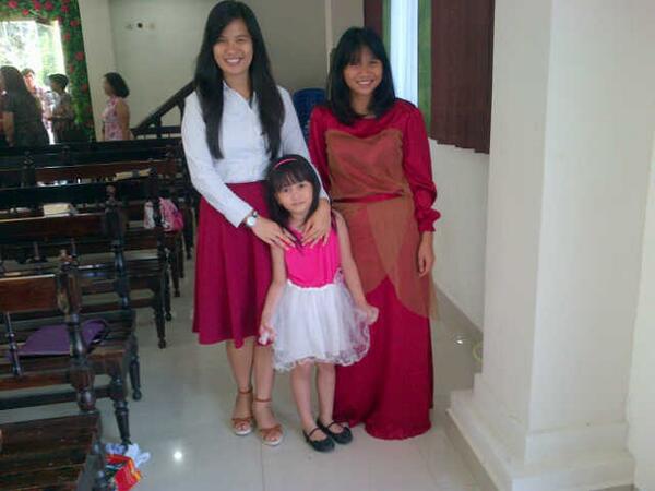 GPdI_bahu's tweet photo. Enci @_landjang, enci @ShintaSoeradi bersama adik bella wowor http://t.co/SwjkOwRgHB