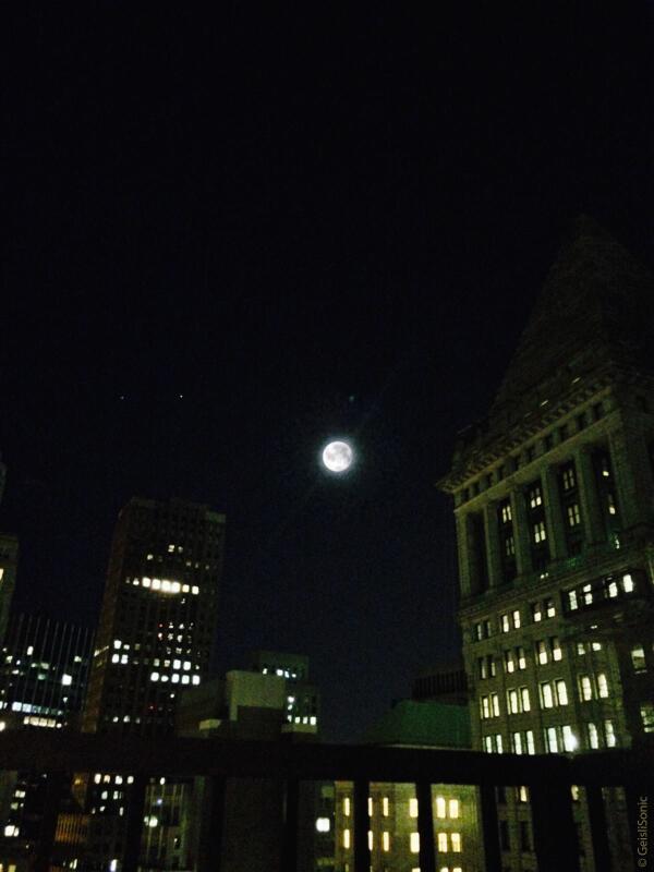 Zenima's tweet photo. * #RareMoment: #SuperMoon 🌕 after #ManhattanHenge 🌆 🌅, in same Night...  🙆  🔭 😍 #ManhattanNYC 🗽 🔝 #MyHome 🏠 #Zenima http://t.co/IK6iHRjjmQ
