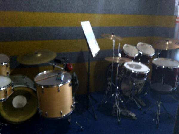 Sistem belajar nya Privat, 1guru 1murid, dg 2set drum menjadikan belajar lebih fokus