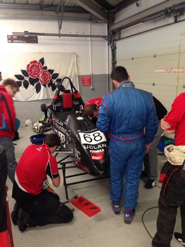 FormulaUCLan15's tweet photo. Full house of test passes, prepping for endurance @FormulaStudent  #formulastudent http://t.co/MDsGNv4fMV