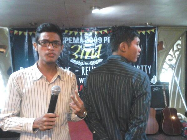 cacuxkk's tweet photo. after party w/ @fuadfuu @AlumniSPEMA2009 #3in1 http://t.co/bwdC7Lnncy