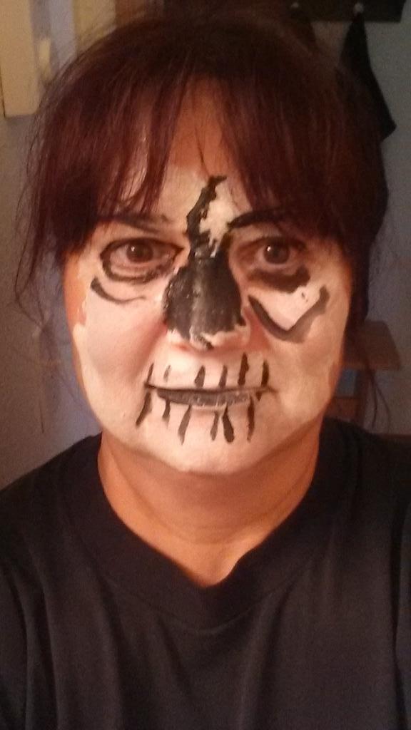 SquishyPishy541's tweet photo. #face painting fun with #grandkids #snazaroofacepaintingkit #goodtimes. http://t.co/ZmKFnBo4PM