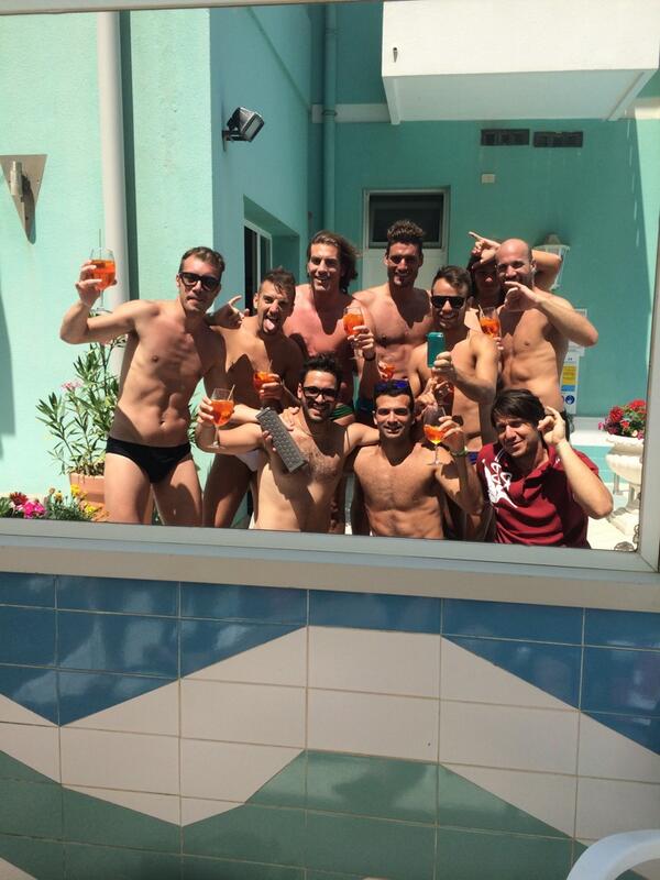 ni86co7's tweet photo. Selfieinnovativo #super8bs #romagnabs #grande #gruppo # http://t.co/eVkxbuUb8u